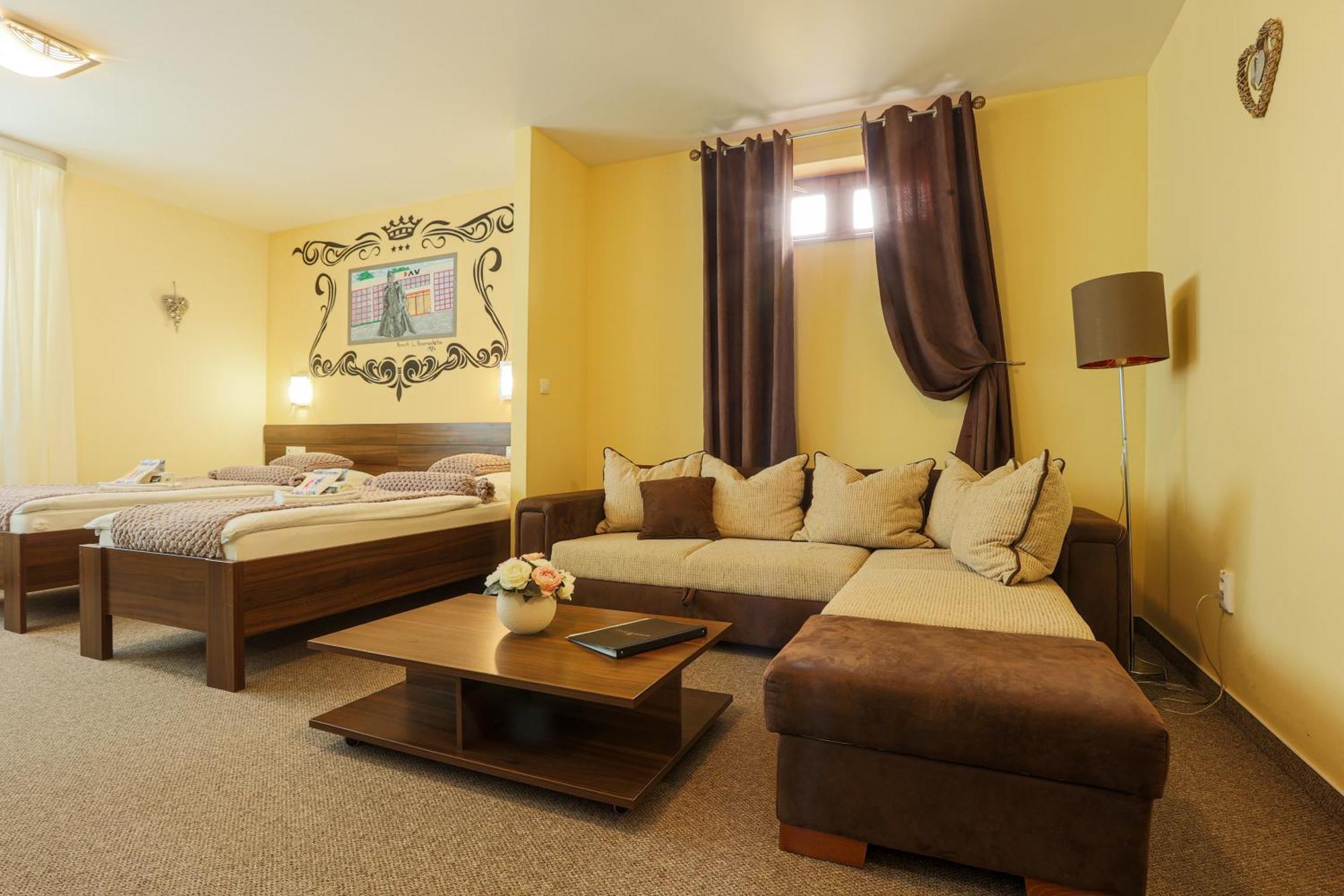 Grand Hotel Senica, Garni Екстериор снимка