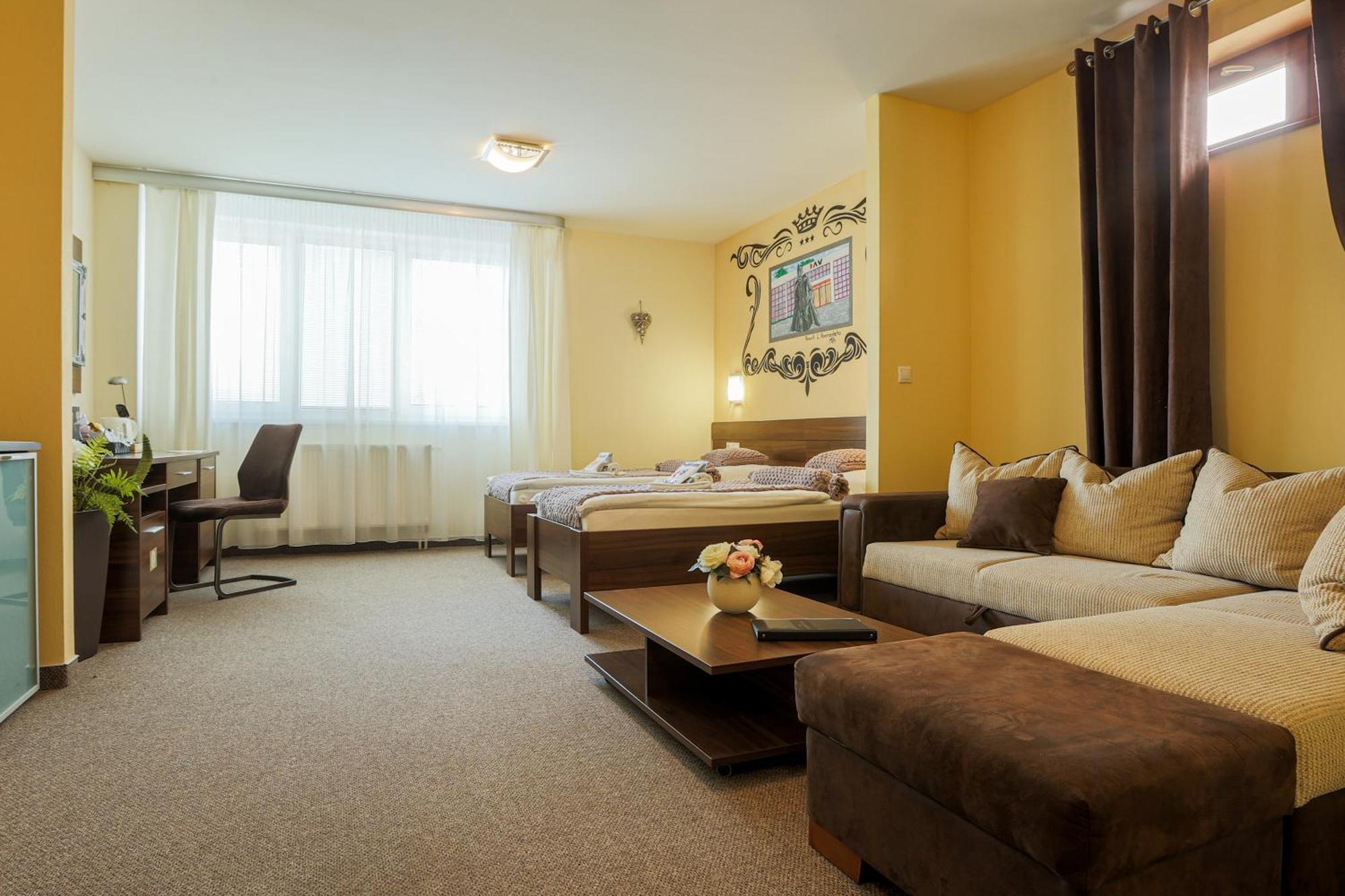 Grand Hotel Senica, Garni Екстериор снимка