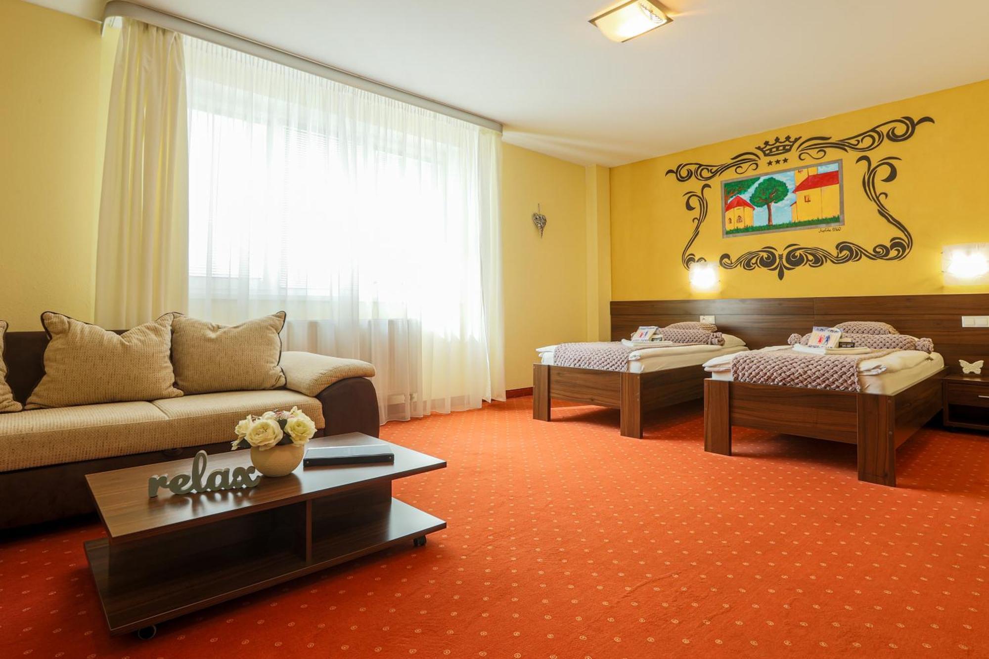 Grand Hotel Senica, Garni Екстериор снимка