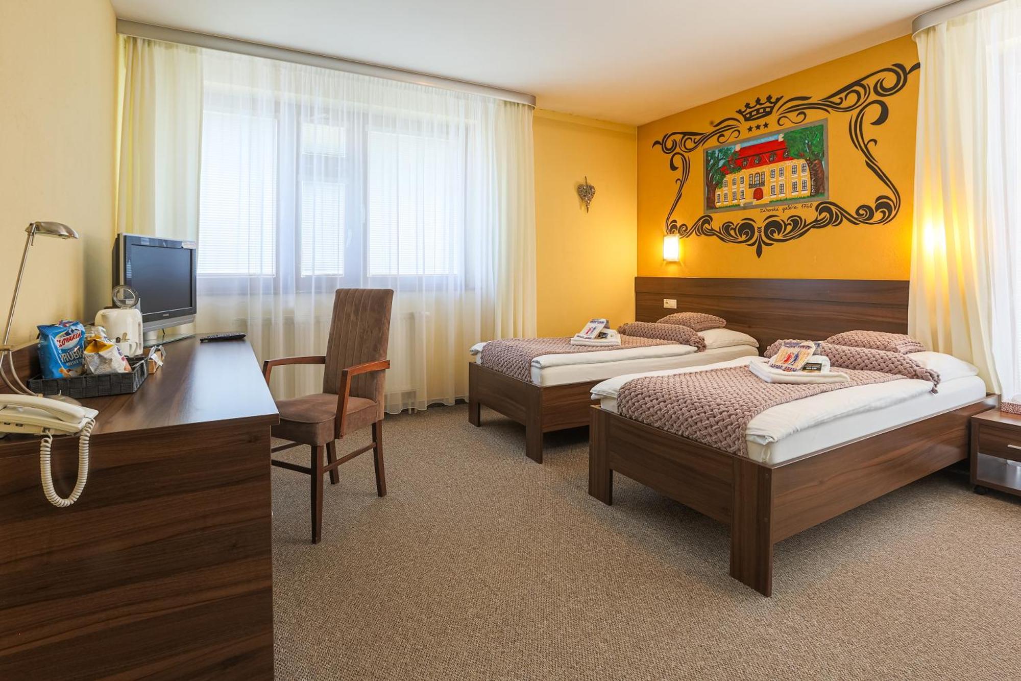 Grand Hotel Senica, Garni Екстериор снимка