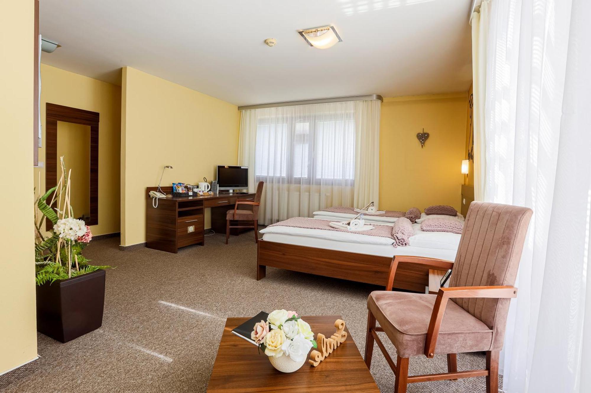 Grand Hotel Senica, Garni Екстериор снимка